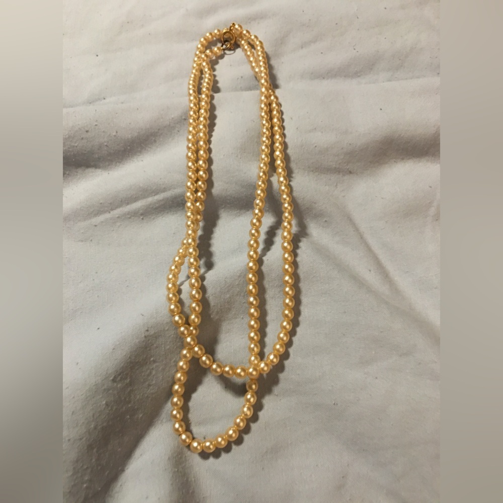 Vintage Cream-colored Faux Pearl Necklace